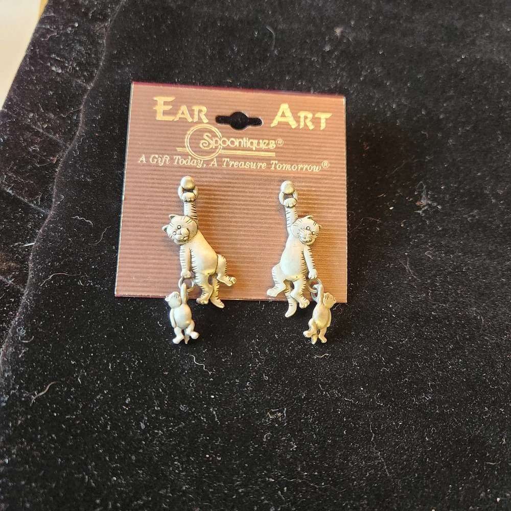 Spoontiques Ear Art Cat and Kitten Dangle Earrings Pewter Tone Novelty 05597